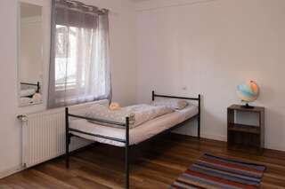 Хостелы Zen Hostel by Pura Vida Клуж-Напока Двухместный номер с 2 отдельными кроватями и ванной комнатой-3