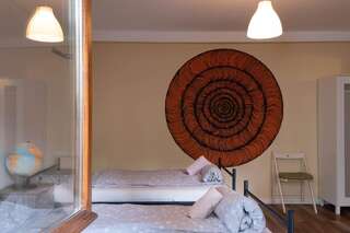 Хостелы Zen Hostel by Pura Vida Клуж-Напока Двухместный номер с 2 отдельными кроватями и ванной комнатой-4
